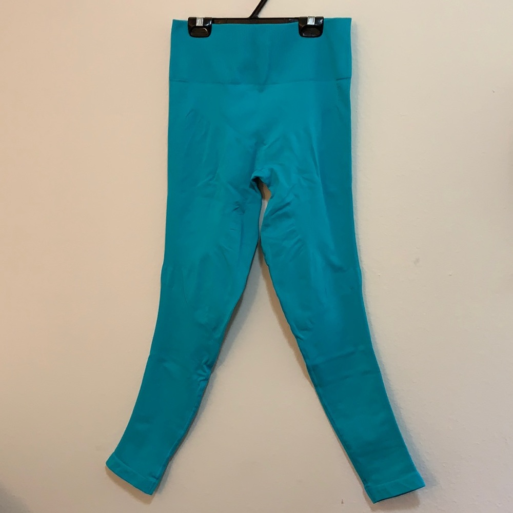Women’s teal lululemon zone in full length